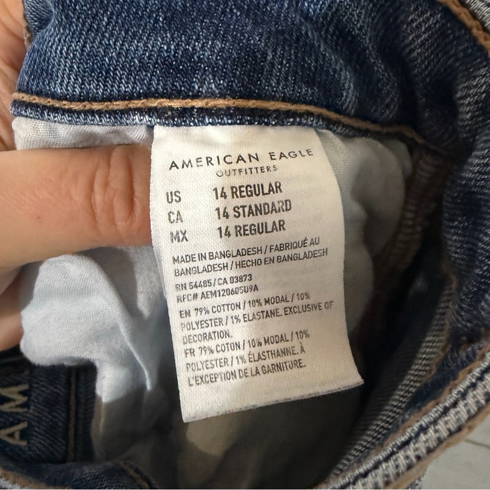 American Eagle AE Mom Straight Jean Distressed Ripped Straight Leg High Rise 14 - Picture 5 of 6